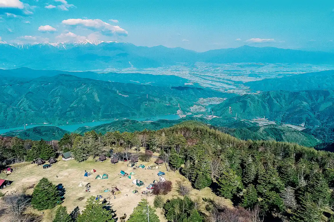 標高の高いキャンプ場の風景
